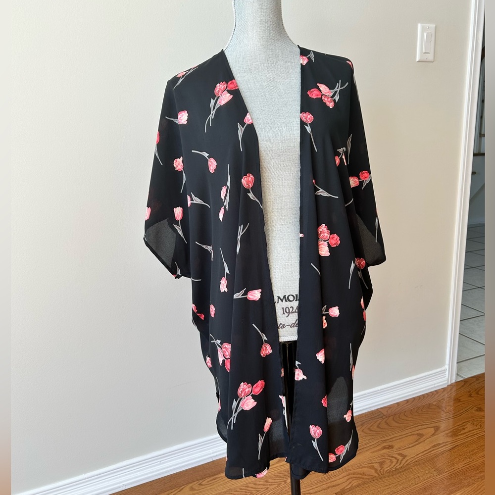 Black and  Floral Short Sleeve Kimono Duster